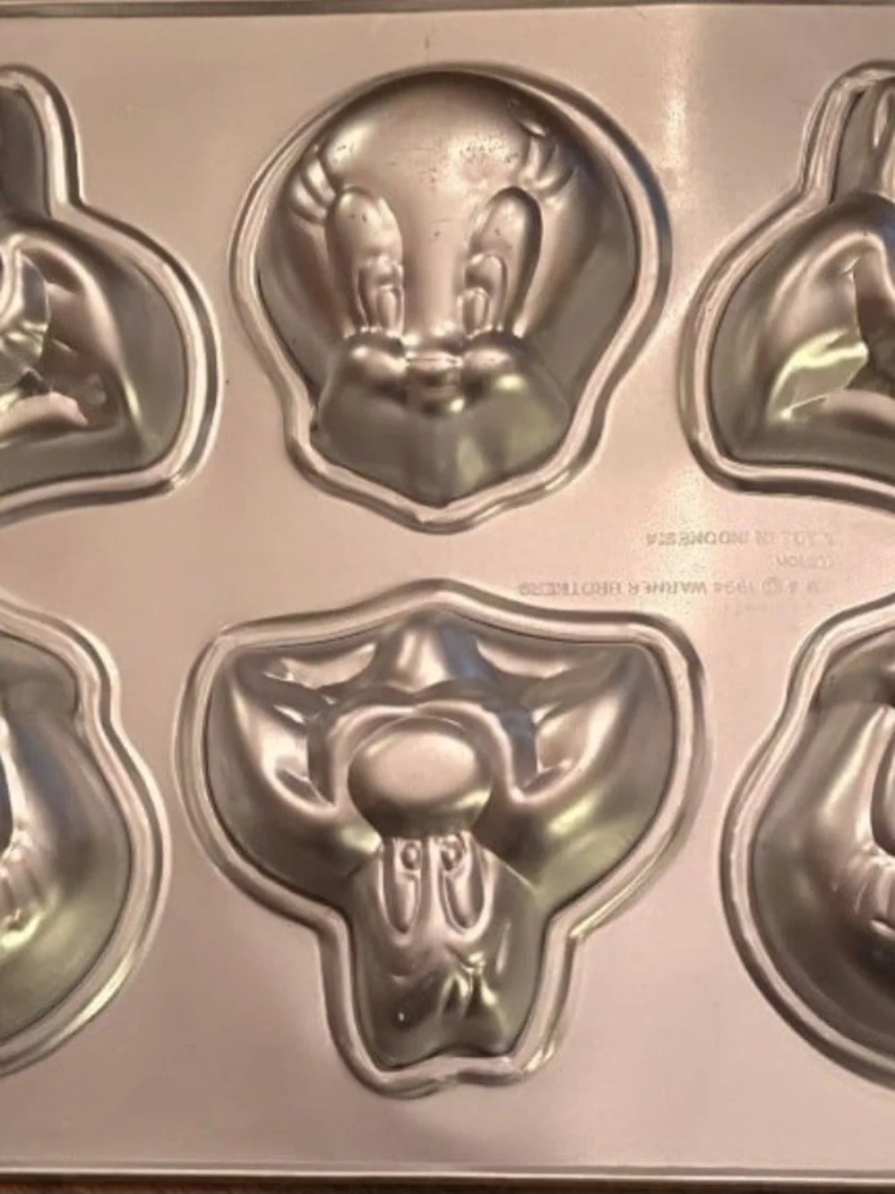 VTG 1994 Wilton Warner Bros Tweety & Sylvester Muffin Cake Mold Pan 6 Cavity